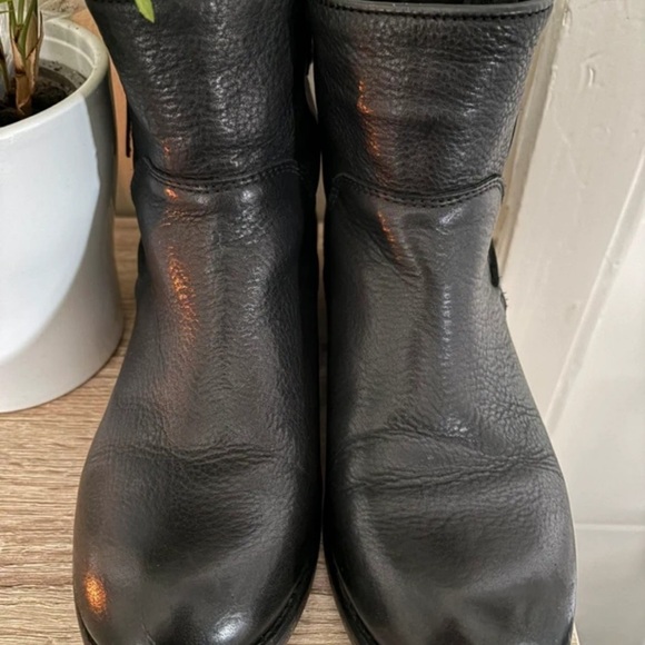 Stylish Black Leather Combat Boots - Picture 4 of 6